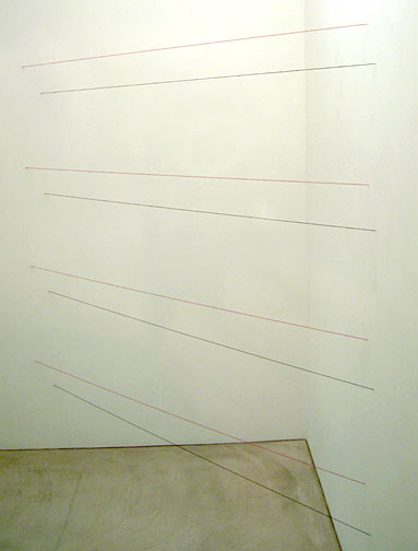 Fred Sandback / Untitled (Sculptural Study, Eight-part Horizontal Corner Construction) ca. 1972/2007 342.9 x 348 x 165 cm red and black acrylic yarn FLS2541