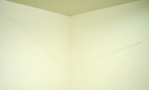 Fred Sandback / Untitled  (Triangular Corner Construction) 1991 208 x 182 x 90 cm white acrylic yarn FLS2187