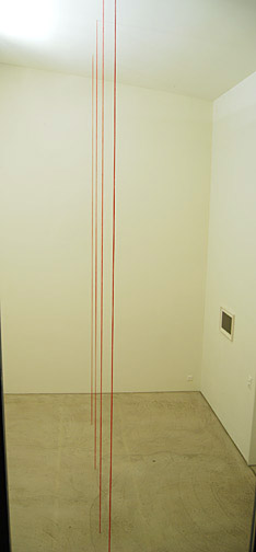 Fred Sandback / Untitled (Sculptural Study, Four part Vertical Construction) ca. 2000/2007 floor to ceiling x 334 cm red acrylic yarn FLS2592