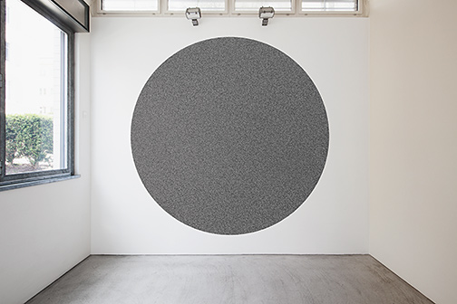 Sol LeWitt / Wall Drawing #1180  2005 10’000 straight and 10’000 not straight lines within a four-meter circle   black marker Drawn by: Nicolai Angelov, 2015 Photo by: Thomas Cugini, Zürich